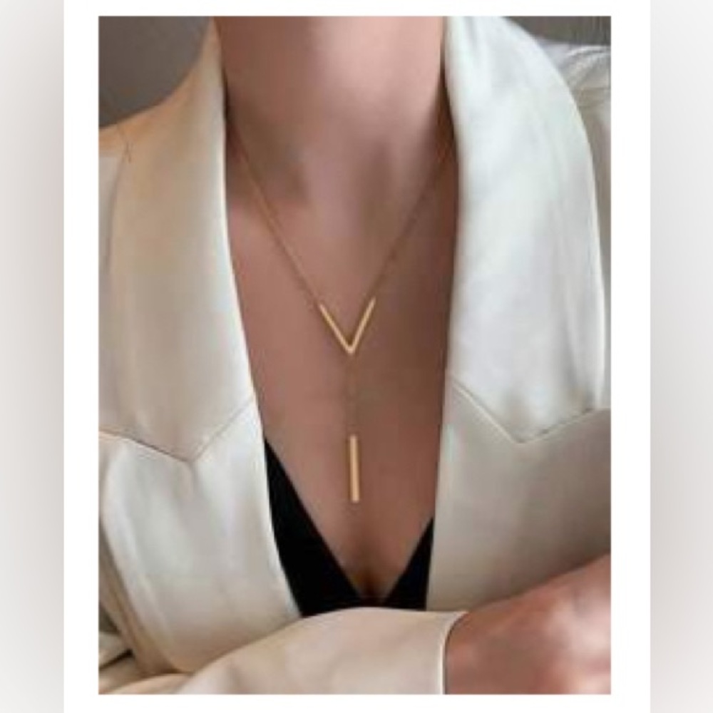 5/$15 - Gold Pendant Necklace
